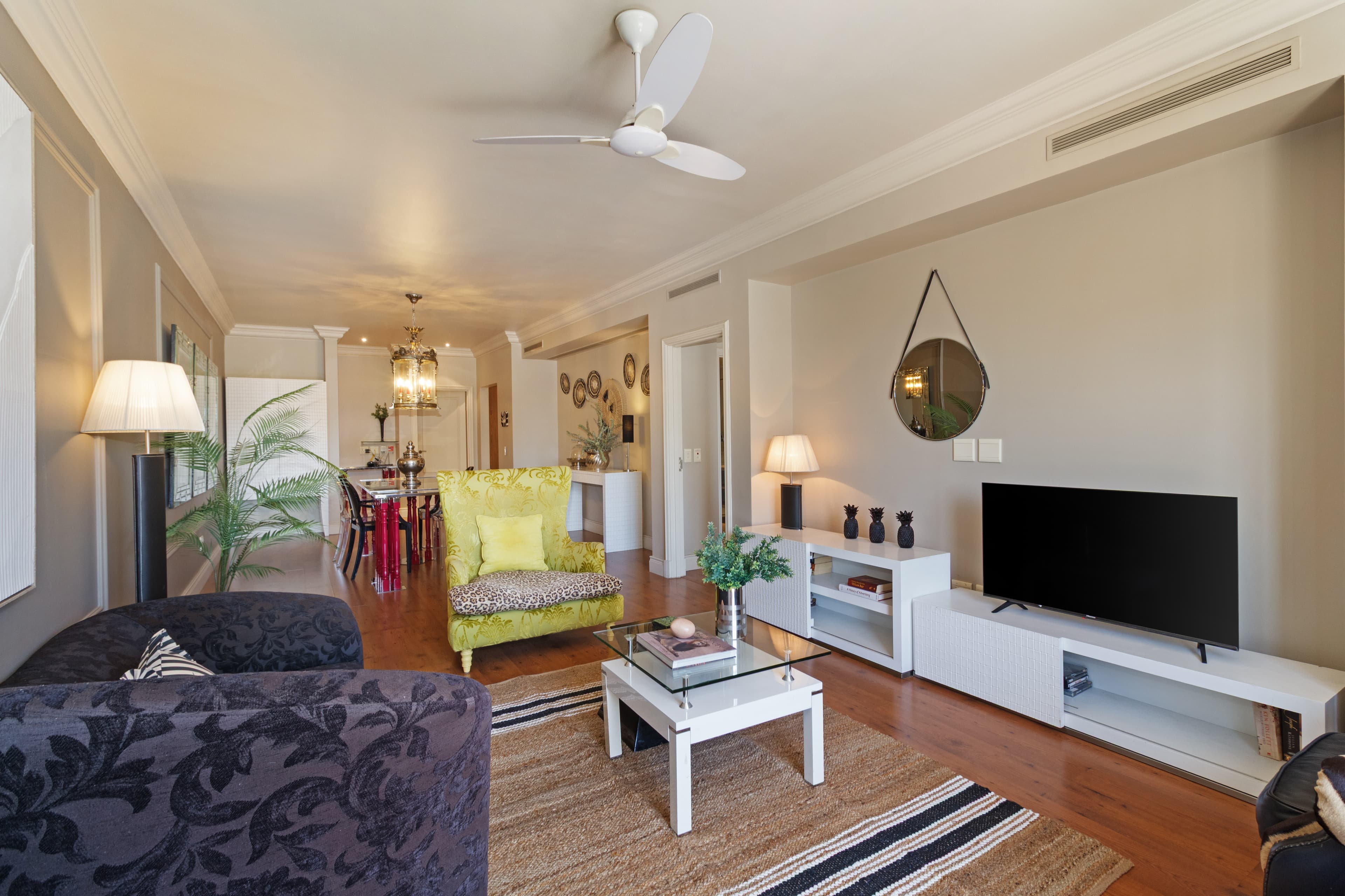 Sophisticated Apartment with Pool & Balcony