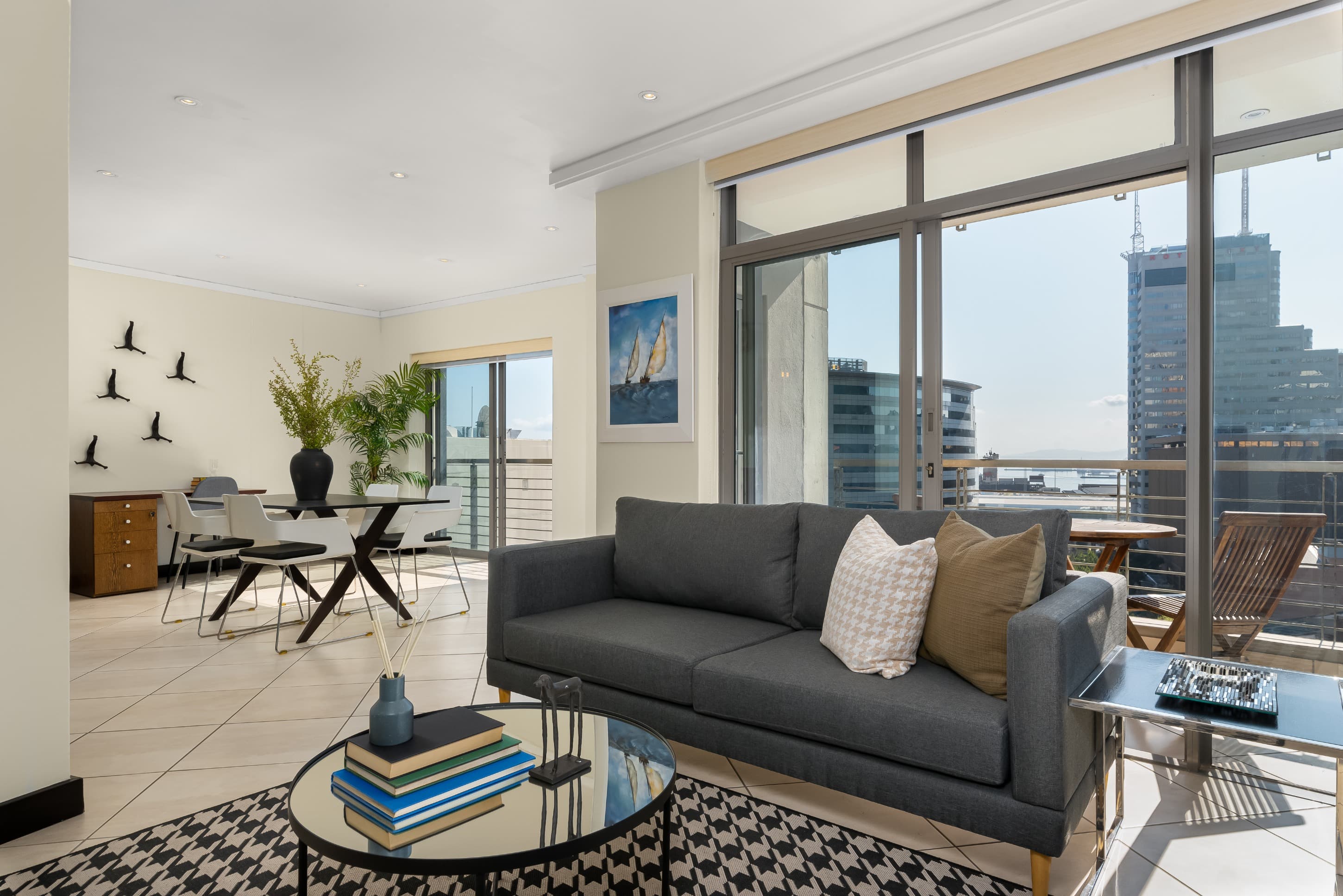 Modern CBD Apartment | No Loadshedding