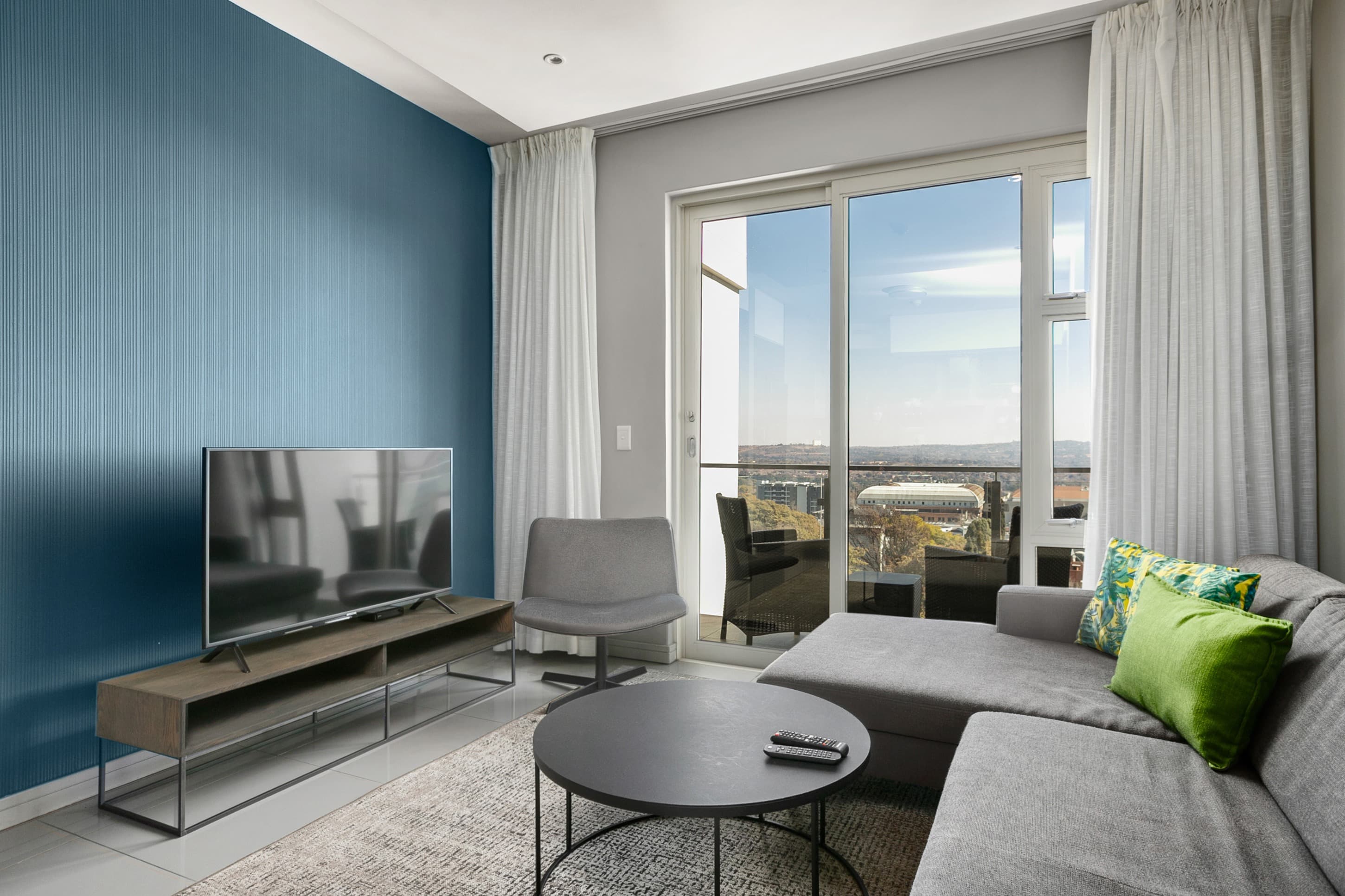 Prime Rosebank Apartment|Walk to Mall and Gautrain