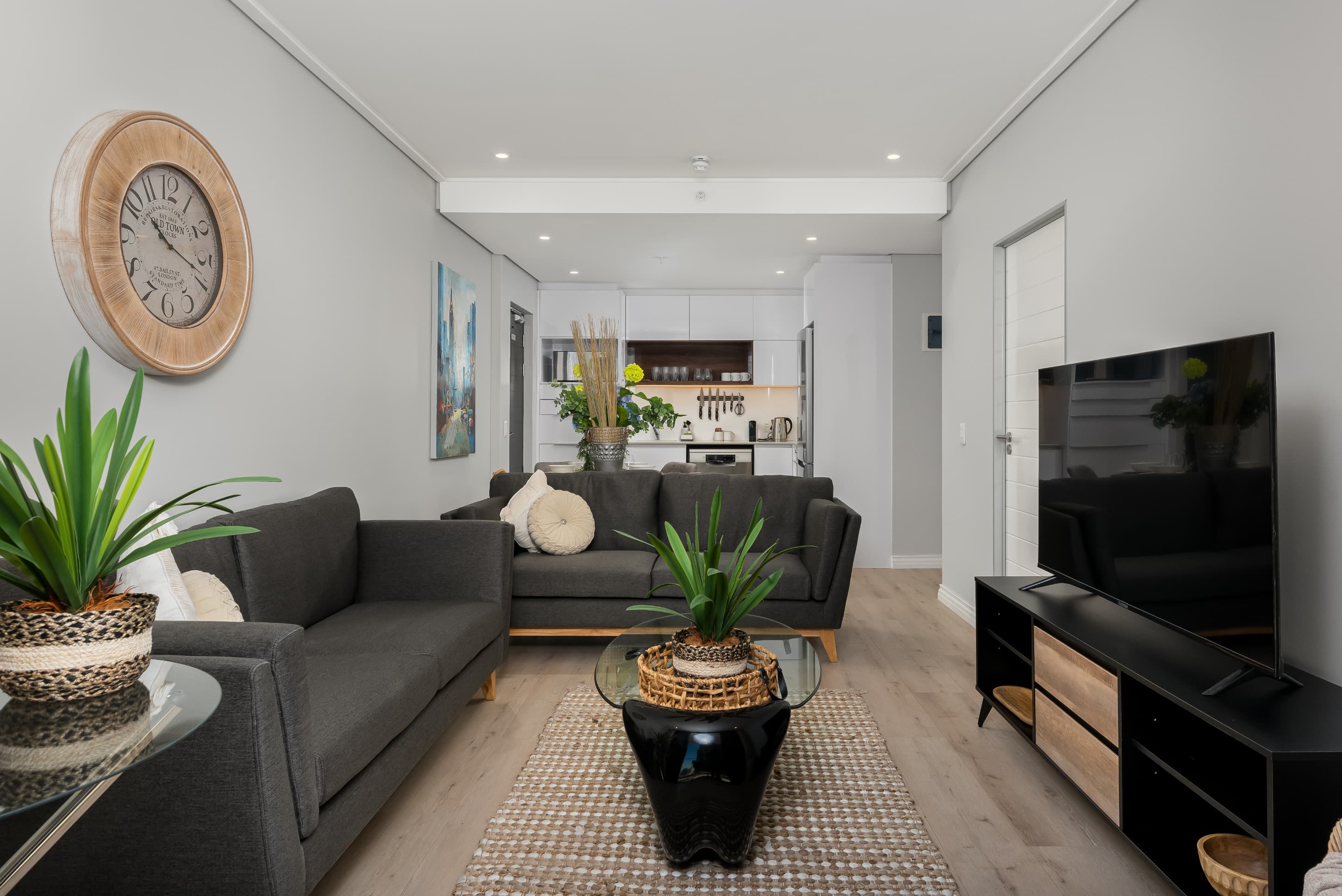 Stylish and Modern Apartment with City Views