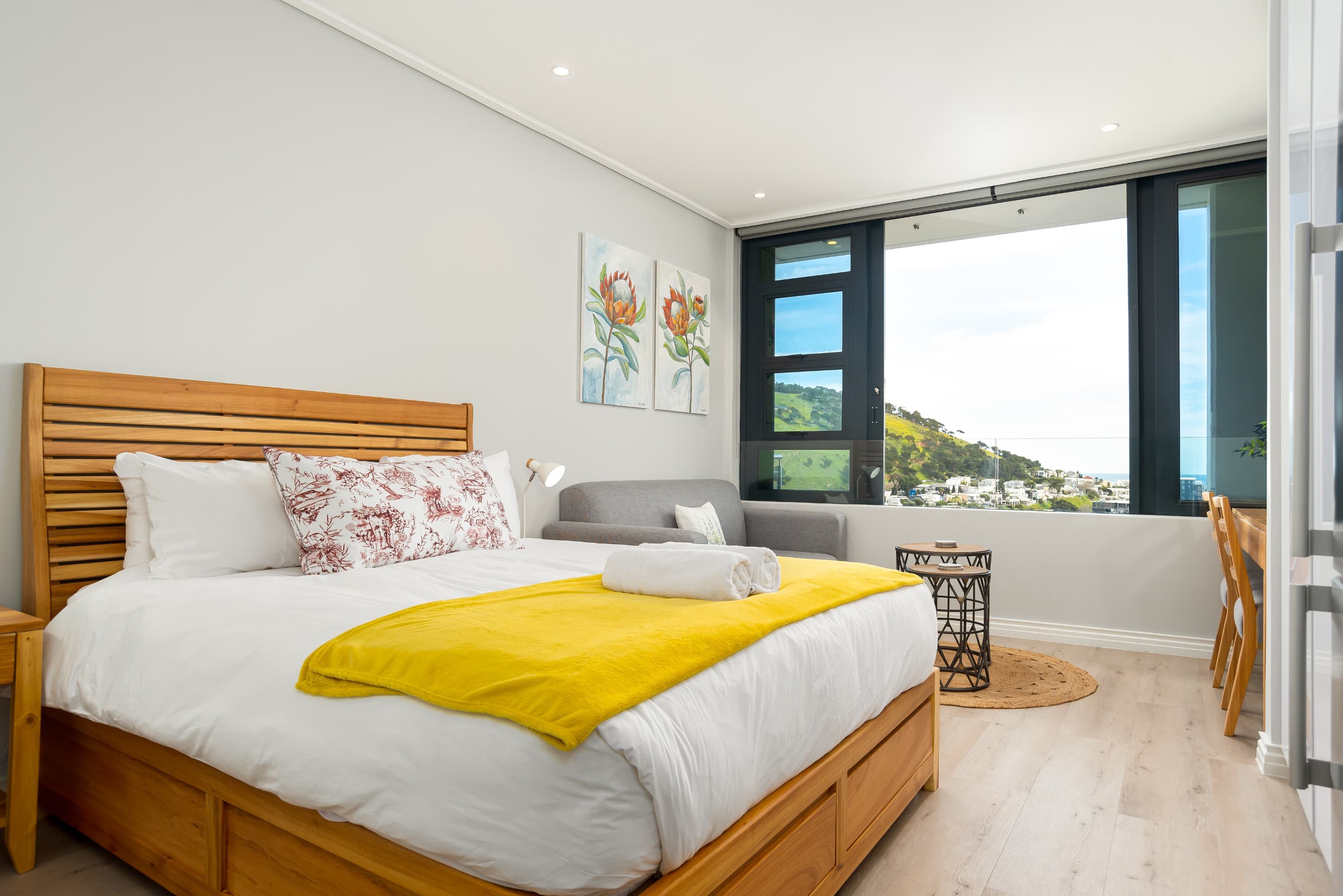 Radiant & Airy Studio | Ocean Views & Signal Hill